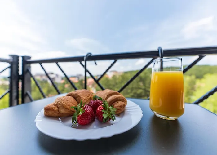 Апартаменты Gold Lux & *